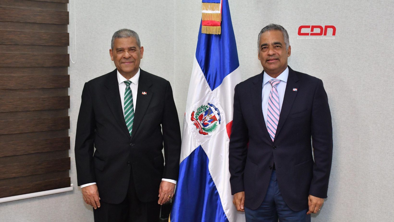 Joel Santos Echavarría, juramentó a Darío Castillo Lugo como Comisionado para las Reformas del Estado.