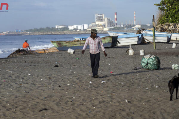 En la Playa Manresa se preparan ante peligro representa paso de Huracán
