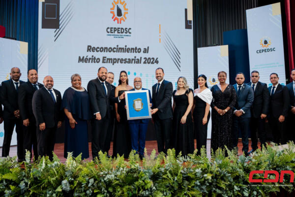 San Cristóbal celebra la tercera edición del Reconocimiento al Mérito Empresarial.