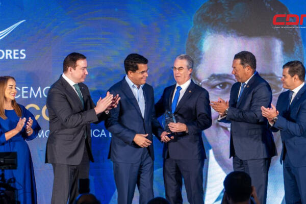 Banco Popular, BHD y Reserva reconocen trabajo de David Collado en turismo