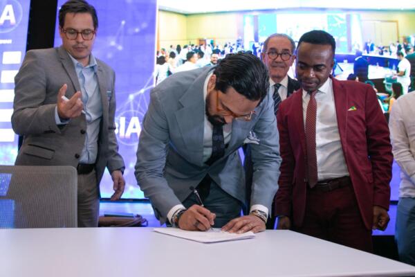  Bartolomé Pujals firma Declaración de Cartagena para la Gobernanza, la Construcción de Ecosistemas de Inteligencia Artificial (IA)
Foto: fuente externa