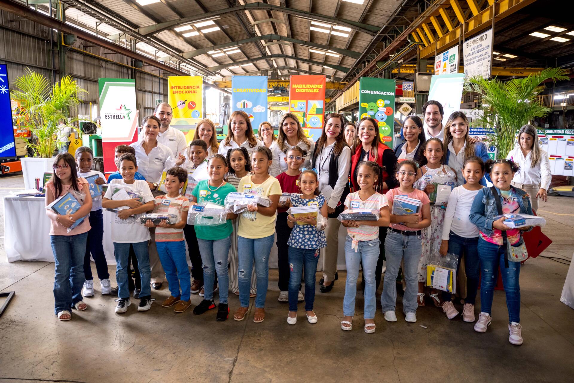 Fundación Estrella inicia el año escolar con donación de útiles