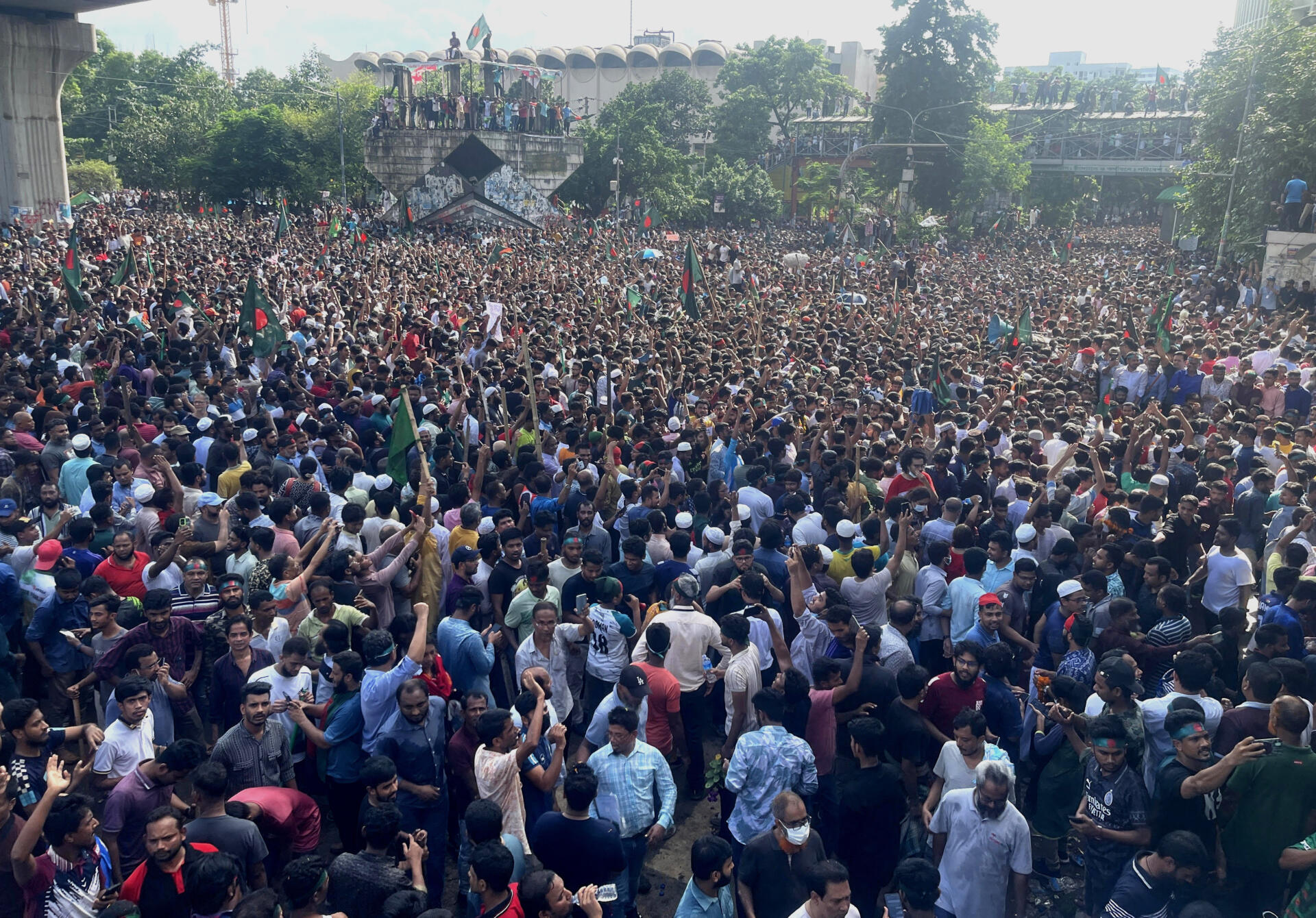 EE.UU. insta a una transición pacífica en Bangladés tras el exilio de la primera ministra