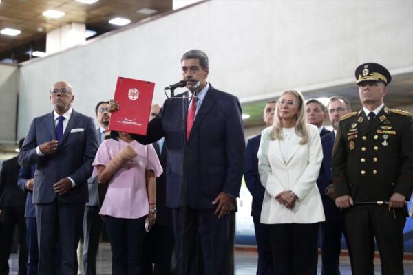 Venezuela: Maduro pide al Supremo que 