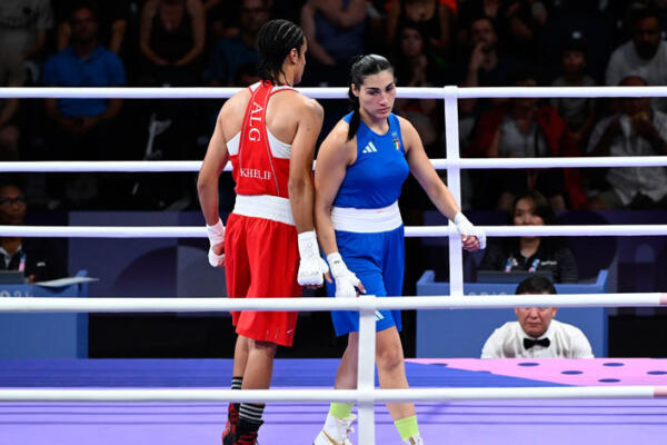 La italiana Angela Carini junto a argelina Imane Khelif