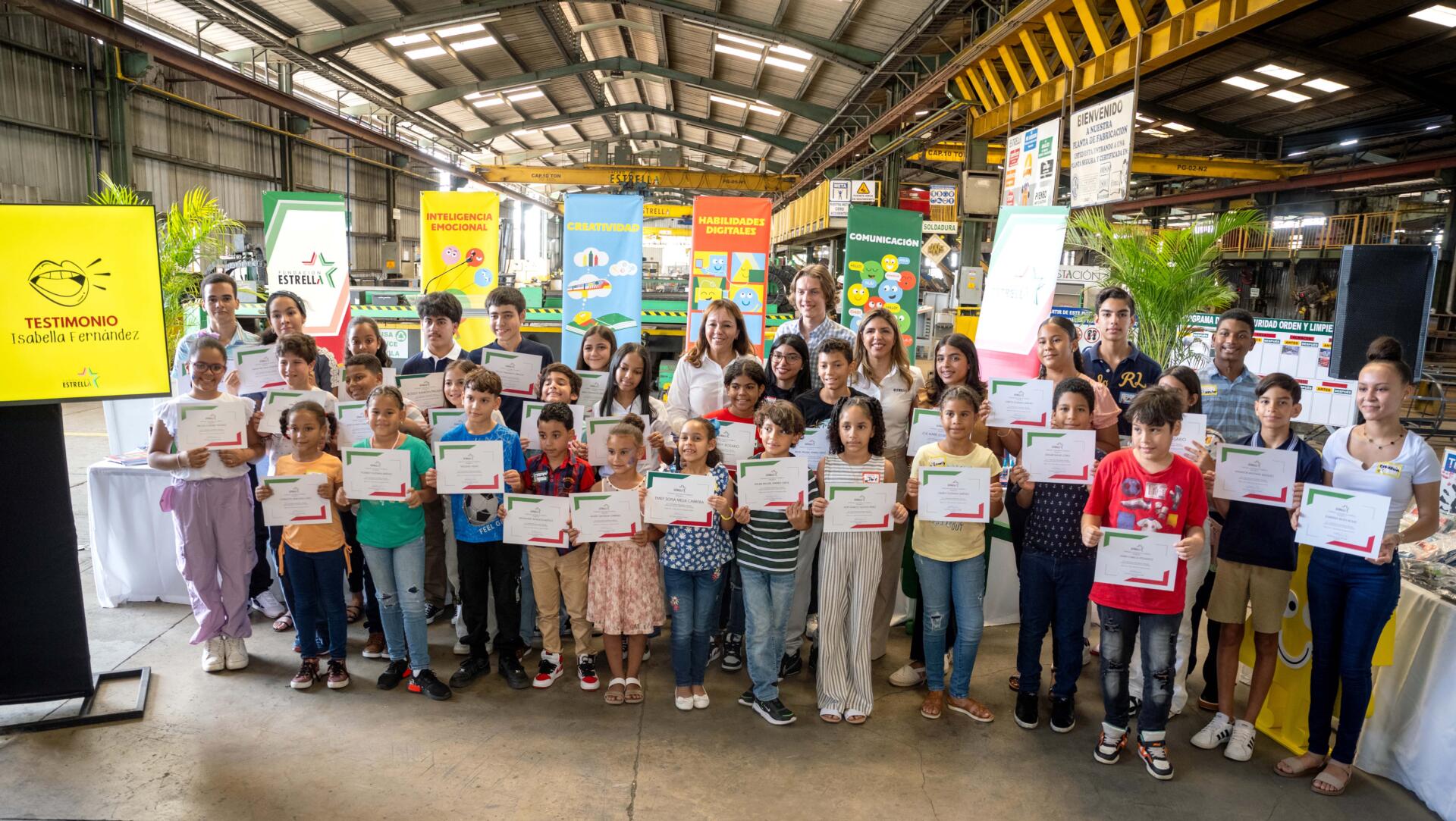 Fundación Estrella inicia el año escolar con donación de útiles