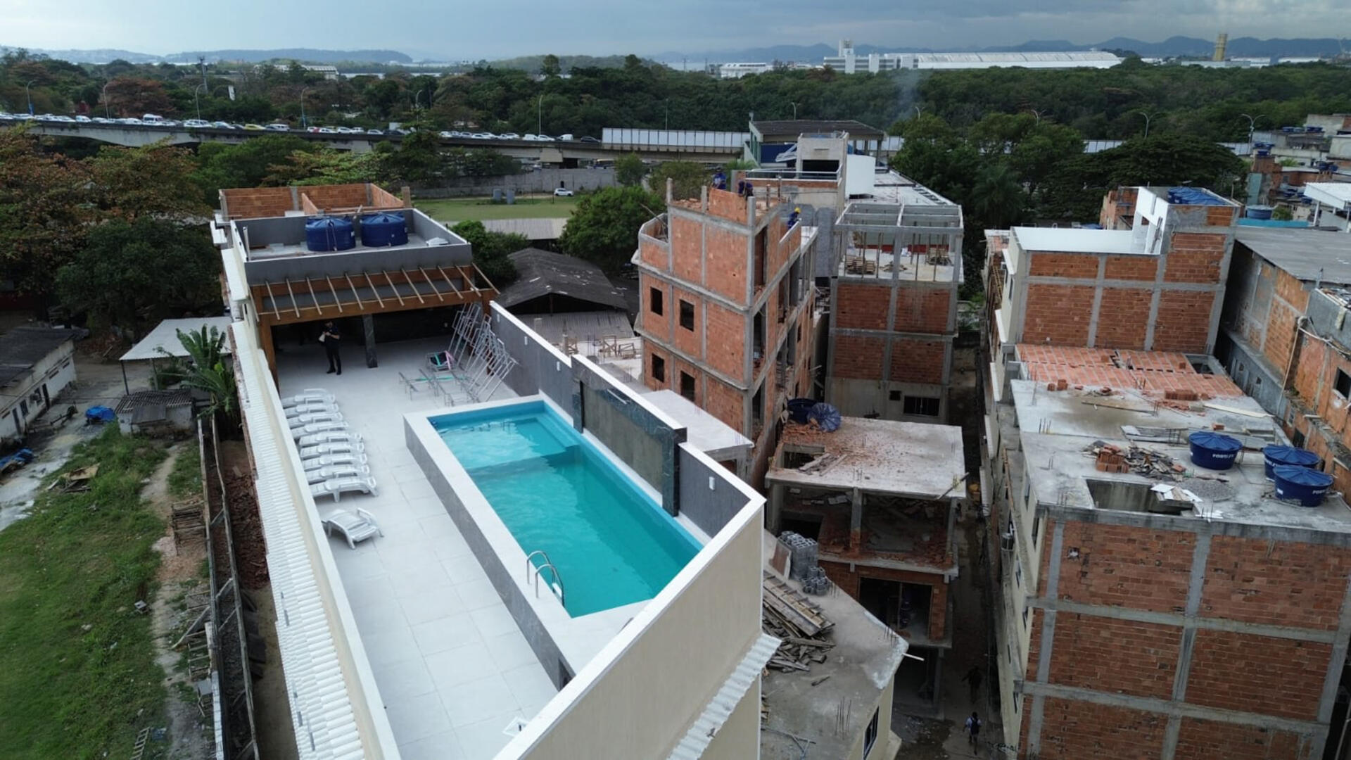 Fotografía cedida de una construcción irregular en la favela da Maré, en Rio de Janeiro