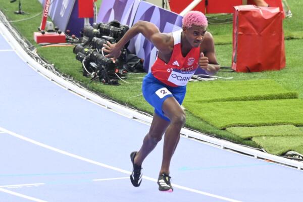 El dominicano Alexander Ogando llegó segundo en su heat, en las preliminares de los 200 metros lisos en los Juegos Olímpicos de París 2024.