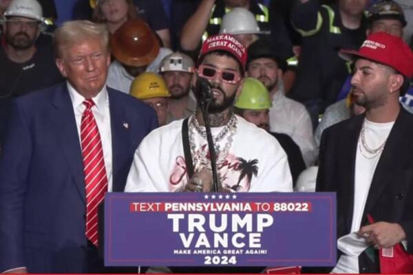 Anuel AA y Justin Quiles participan en un mitin de Donald Trump en Pensilvania
