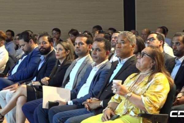 Conferencia impartida por Aprovovici. Foto: CDN Digital