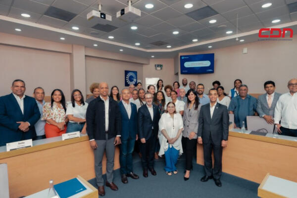 Banco Popular ofrece charla de finanzas personales a comunicadores