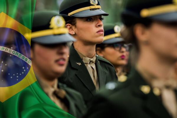 Brasil abre el servicio militar a mujeres