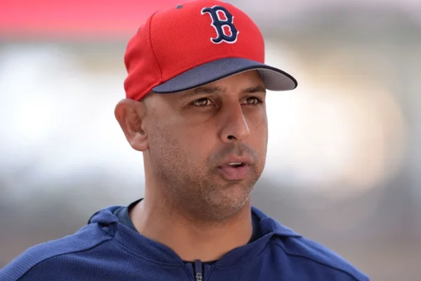 De esa forma, Cora se unió al dominicano Felipe Alou, el venezolano Oswaldo Guillén y el cubano Fredi González como los únicos managers latinoamericanos con 500 o más juegos ganados en las Grandes Ligas, según el Elias Sports Bureau.