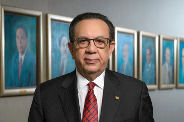 Héctor Valdez Albizu, Gobernador del Banco Central de la República Dominicana
