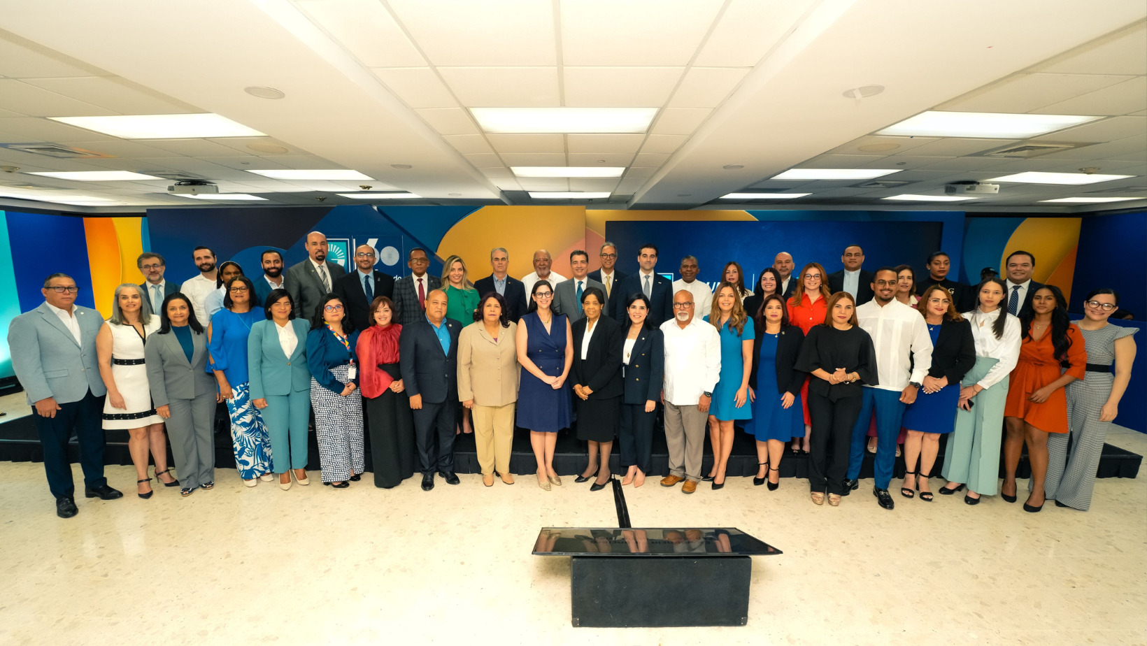 Banco Popular otorga 60 becas a jóvenes meritorios