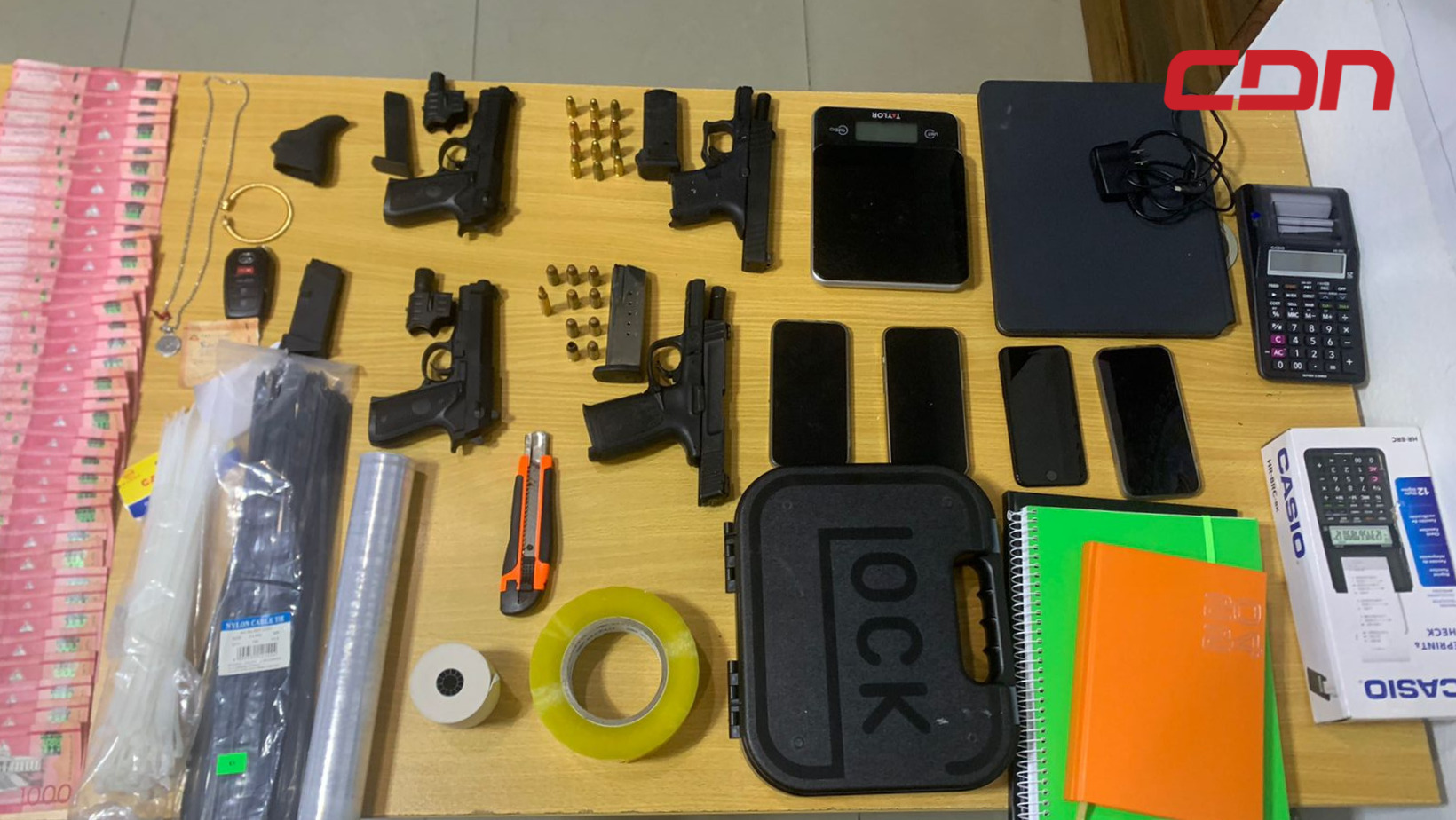 Uno de los apresados intentó escapar del lugar, siendo detenido por agentes policiales.