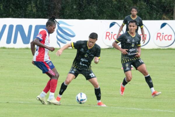 Con el triunfo Delfines llegó a cuatro puntos en cinco jornadas, en tanto que Moca FC se mantiene con nueve unidades. Compartiendo la cima con Cibao FC.c