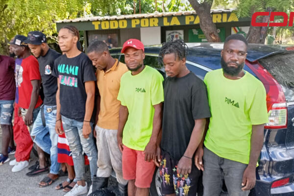 Los nacionales haitianos dijeron a las autoridades haber pagado la suma de RD$20,000 para ser trasladados a Santo Domingo.