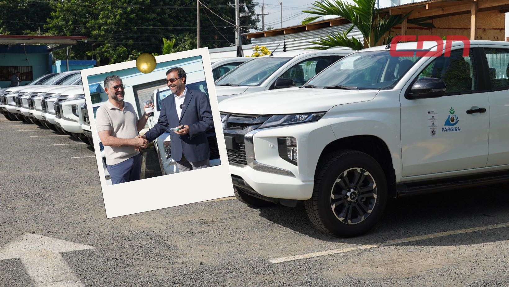La entrega de los vehiculos se realizó en el Instituto Nacional de Recursos Hidráulicos (Indrhi)