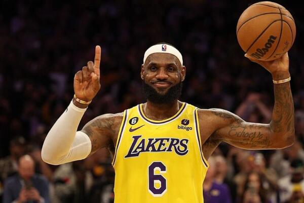 De acuerdo a la información de Bloomberg, LeBron James querría hacerse con una organización en Las Vegas, donde se tiene pensado tener próximanente a un equipo de expansión.