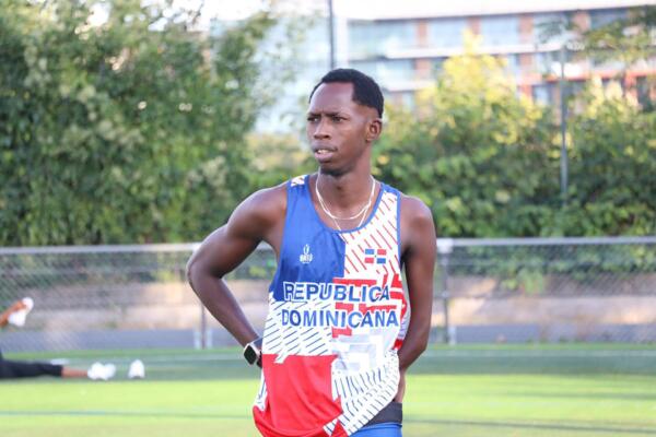 Vásquez estará corriendo en el carril número cinco de la primera semifinal, evento que se estará celebrando en el Stade de France a partir de las 12:57 de la tarde (6:57 de la mañana hora dominicana).