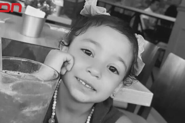 Génesis Daniela Lugo y su hija de cinco años.