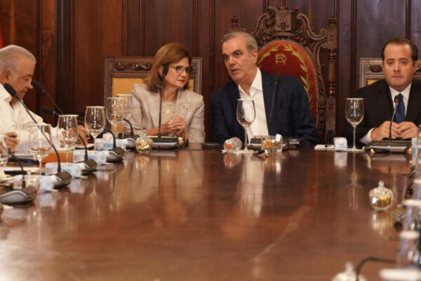 Presidente Luis Abinader junto a Consejo de Ministros.