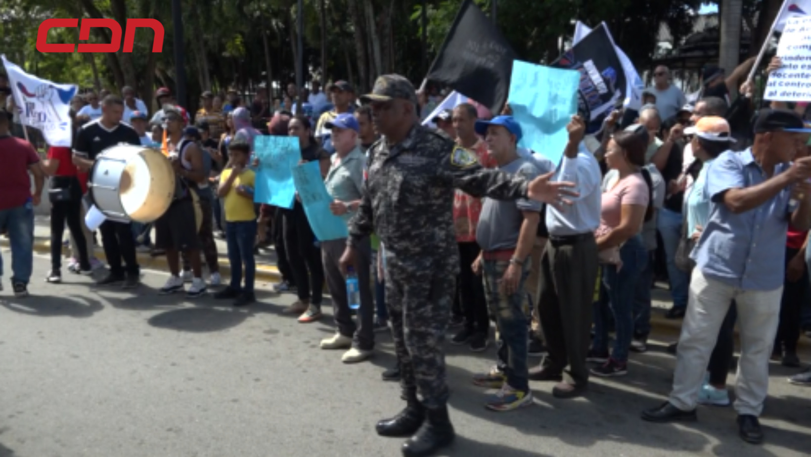 Manifestantes exigen arreglo de sus calles en Finca de Asiba, ubicada en el distrito municipal de Hato del Yaque