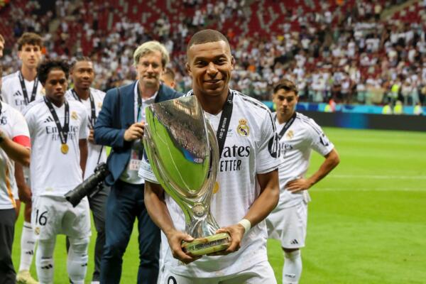 Mbappé, quien fue titular y disputó 82 minutos del duelo en el Estadio Nacional de Varsovia, Polonia, recibió un pase de Jude Bellingham en el área y disparó al fondo de la portería a los 68 minutos.