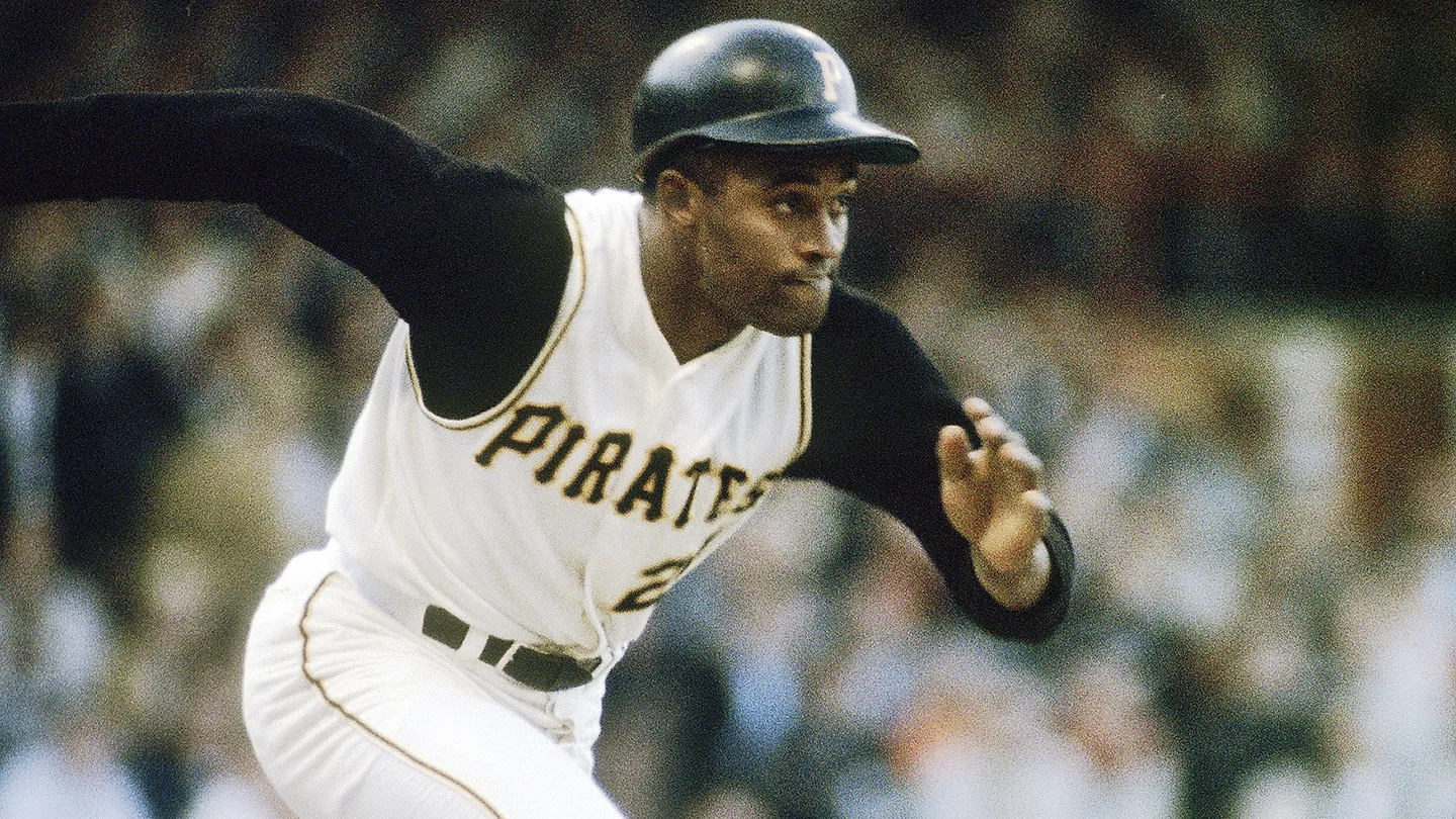 Clemente, quien jugó 18 temporadas para los Piratas y dedicó gran parte de su vida a trabajos humanitarios y filantrópicos, es el primer homenajeado póstumo en la historia de los premios.