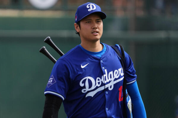 Existe un club del 40-40 (40 bases robadas y 40 cuadrangulares) en el que Ohtani ingresó el viernes 23 de agosto ante Tampa Bay.  Shohei Ohtani podría ser el pionero en el apartado del 50-50.