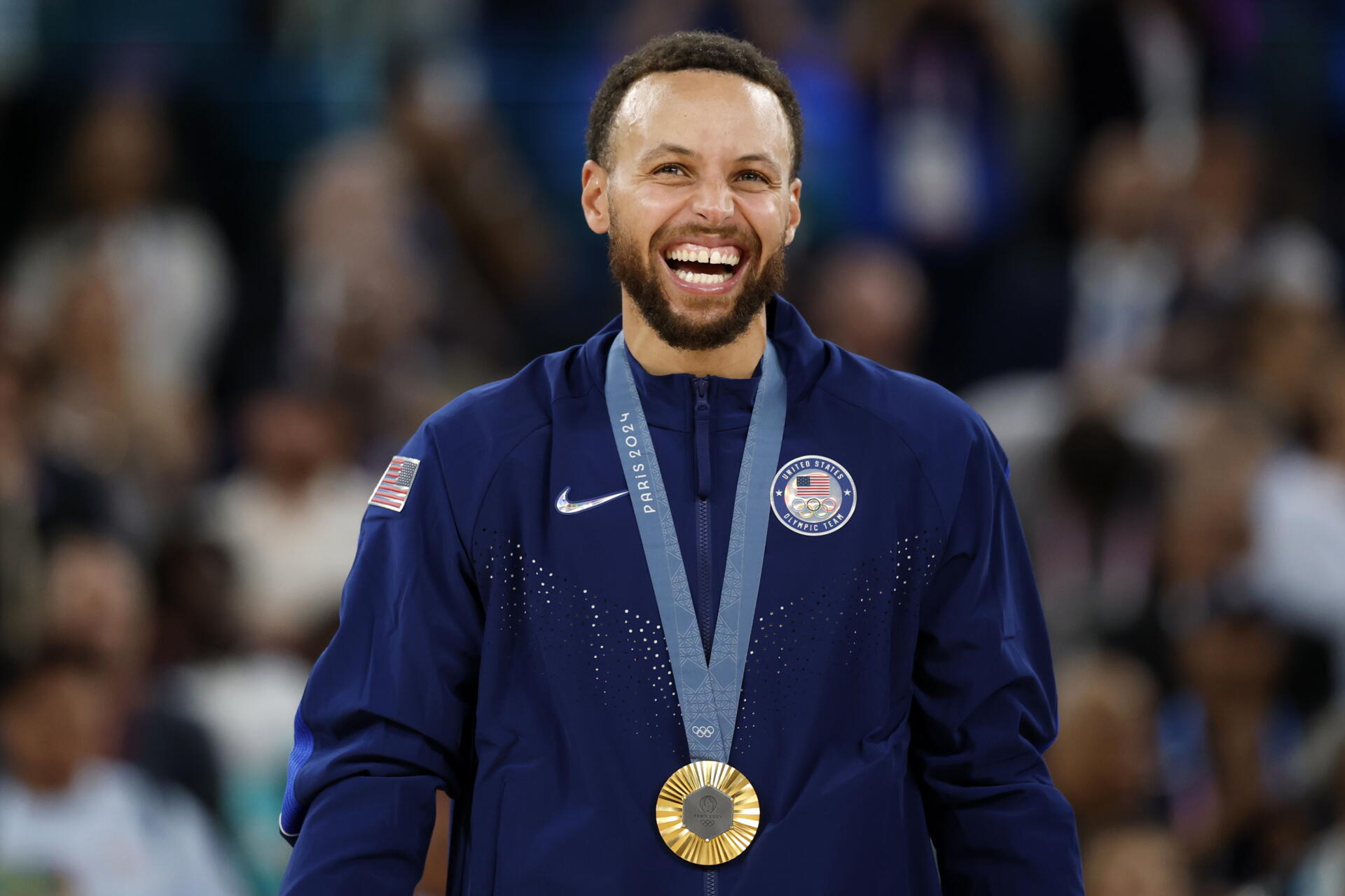Curry lideró a los Warriors a cuatro campeonatos de la NBA (2015, 2017, 2018 y 2022). También a la selección estadounidense de baloncesto a la medalla de oro en los recientes Juegos Olímpicos de París.