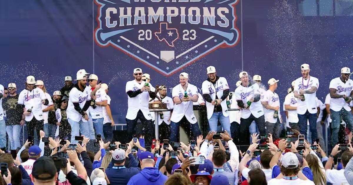 Será la cuarta visita a la Casa Blanca por parte de Bruce Bochy, el manager de los Rangers. Se presentó ahí tres veces luego de ganar títulos con los Gigantes de San Francisco en 2011, 2013 y 2015, todas durante la administración de Barack Obama.