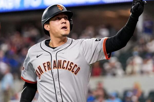 Flores participó por última vez en un partido el 23 de julio contra los Dodgers y pasó a la lista de lesionados el 25 de julio (retroactivo al 24 de julio). El infielder había vuelto a la acción de la misma dolencia el 9 de julio.