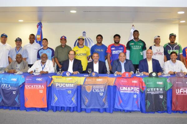 Junto a Noboa estuvieron Manny López, director ejecutivo de la institución, y Franklin De la Mota, viceministro de Deportes.
