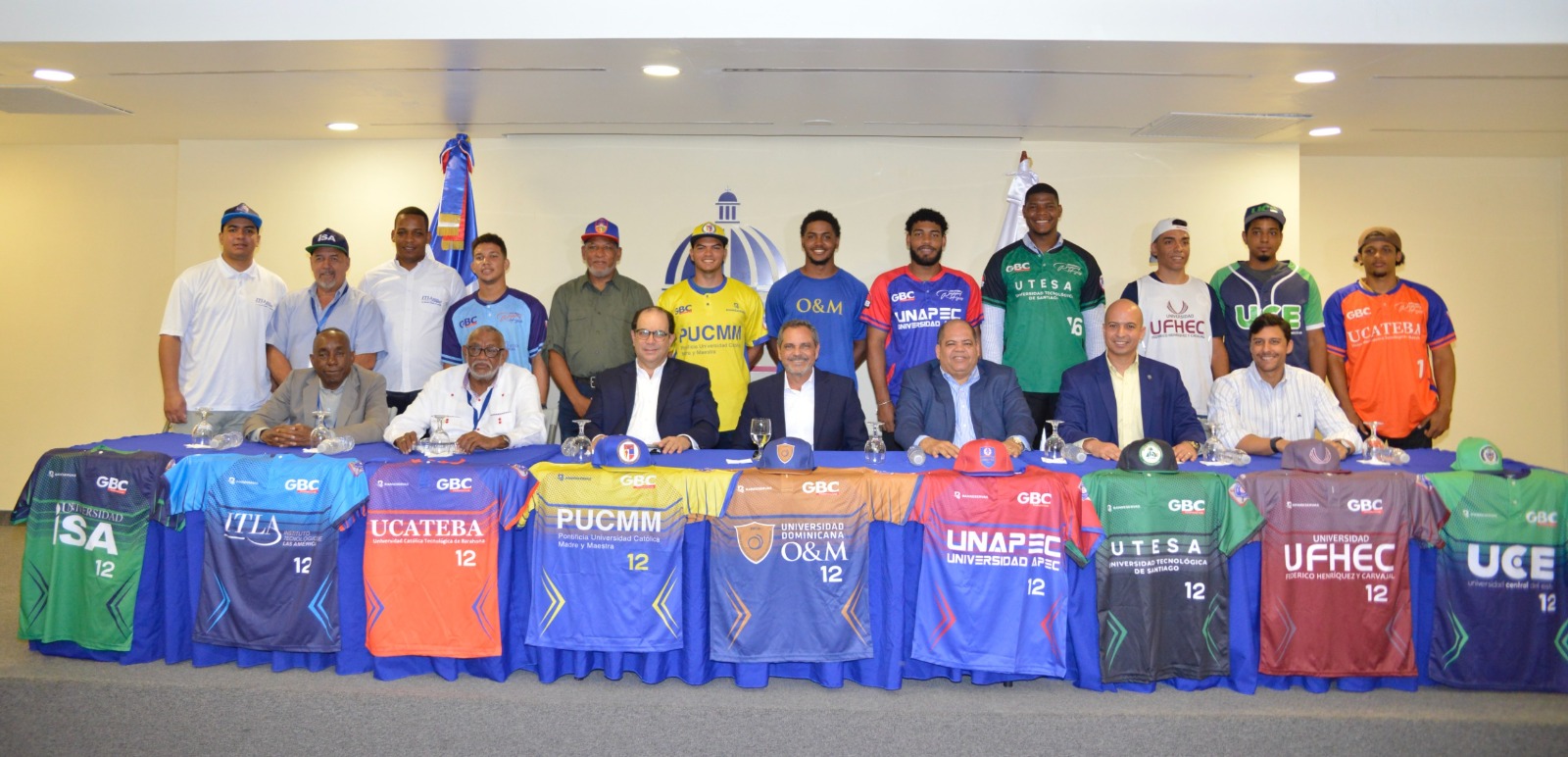 Junto a Noboa estuvieron Manny López, director ejecutivo de la institución, y Franklin De la Mota, viceministro de Deportes.