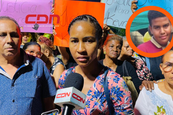 María Trinidad Sánchez: Familiares, amigos, junto de líderes comunitarios piden justicia por el adolescente de 15 años, que perdió los dos ojos. Foto: CDN Digital 