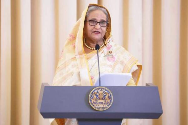 Primera ministra de Bangladés dimite y abandona el país