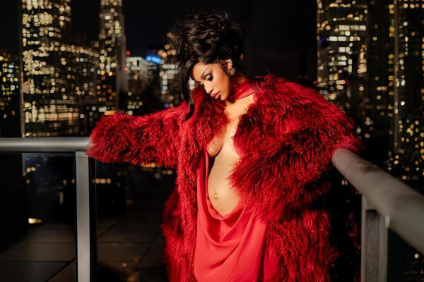 Cardi B sorprende a sus seguidores al anunciar al mismo tiempo su divorcio y tercer embarazo