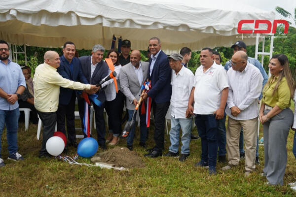 Carlos Gómez inicia la construcción de la Casa Club del Comunicador en Espaillat