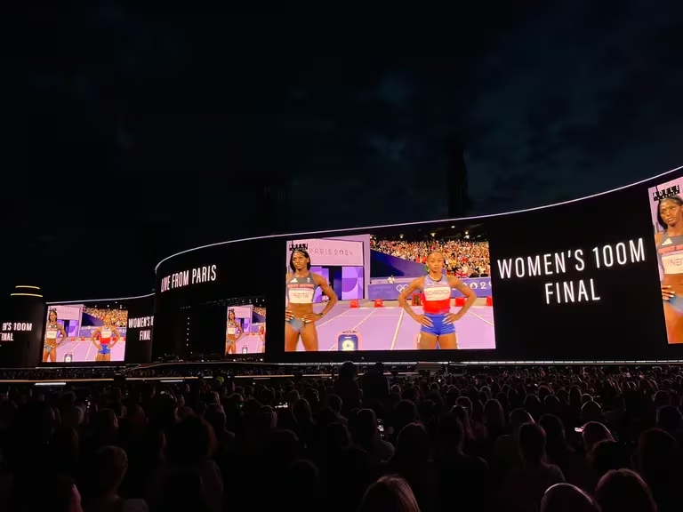 Adele interrumpe su concierto en Múnich para ver carrera olímpica en vivo