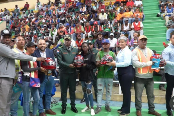 Digesett distribuye casco para promover la seguridad de motociclistas