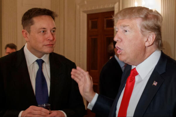 Donald-Trump-y-Elon-Mosk-interactuando-CDN-Digital.
