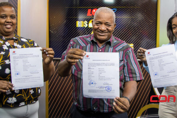 LEIDSA entrega certificados a tres ganadores de 22 millones en el Loto