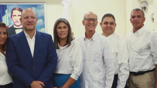 Alcalde Ulises Rodríguez junto a otras autoridades municipales. Foto: CDN Digital