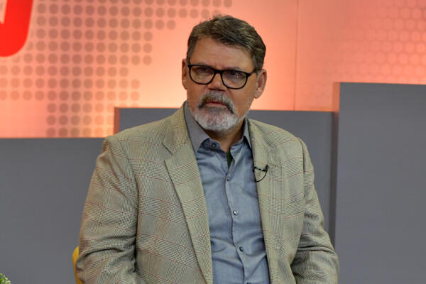 Frank Abate, experto en desarrollo económico del Centro Juan XXIII, habló en el programa Despierta con CDN sobre las propuestas presentadas en la reforma constitucional (foto: Danny Polanco)