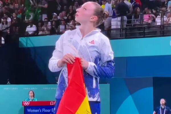 Ver a la Gimnasta celebrar y luego llorar por su medalla es uno de los momentos más agridulces de lo que va hasta el momento.