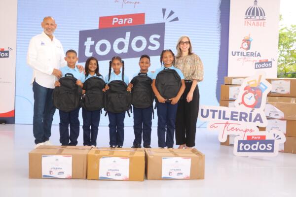 Inabie entrega por primera vez más de 1.8 millones de kits escolares