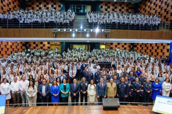 Infotep-y-FARD-graduan-a-mas-de-mil-guardias-CDN-Digital.