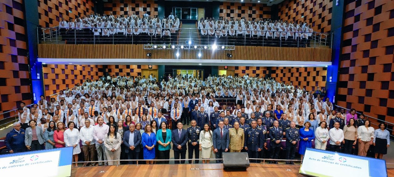 Infotep-y-FARD-graduan-a-mas-de-mil-guardias-CDN-Digital.